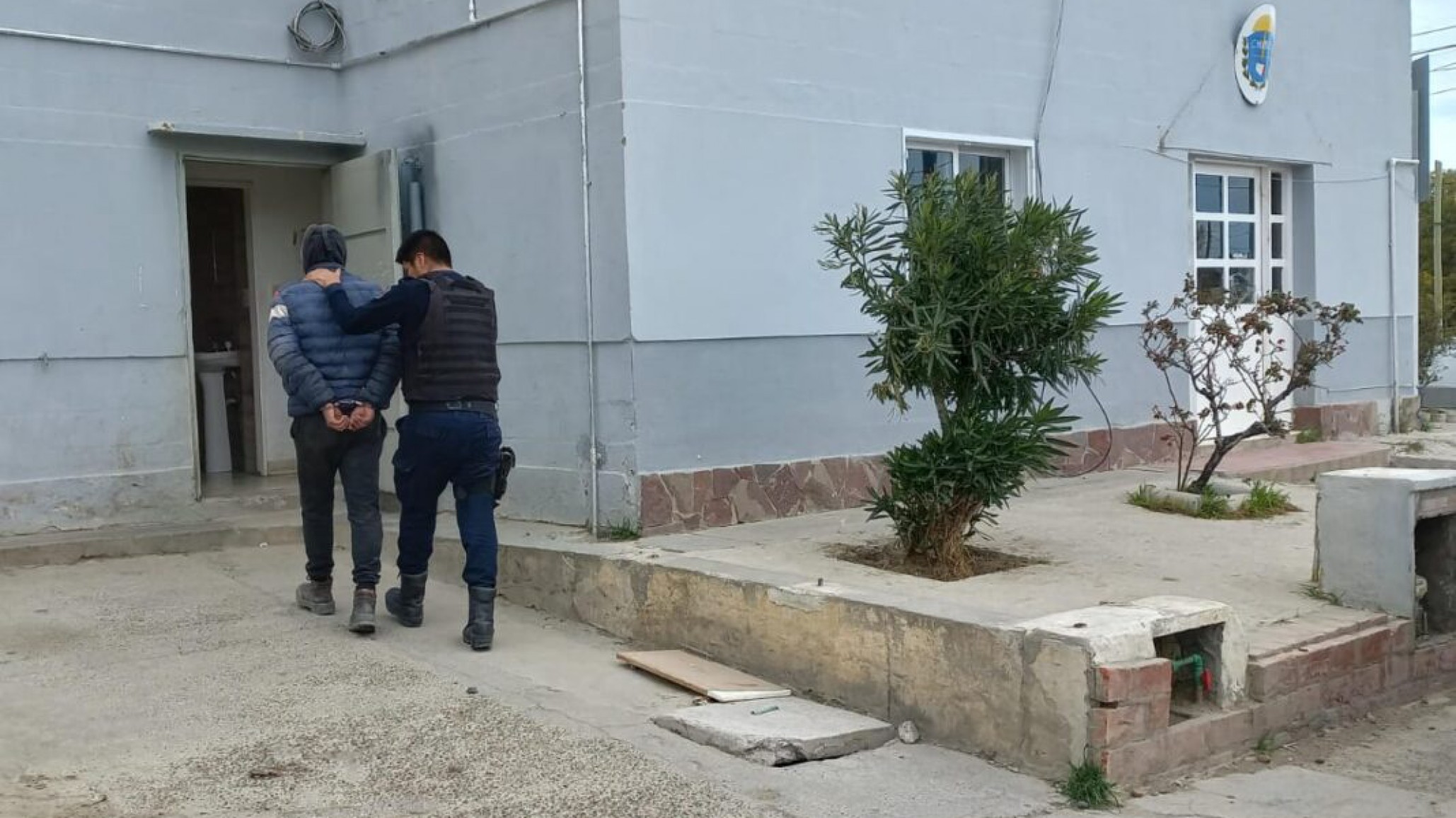 Vecino del barrio Bella Vista Sur redujo a un ladrón que iba armado con una “tumbera”