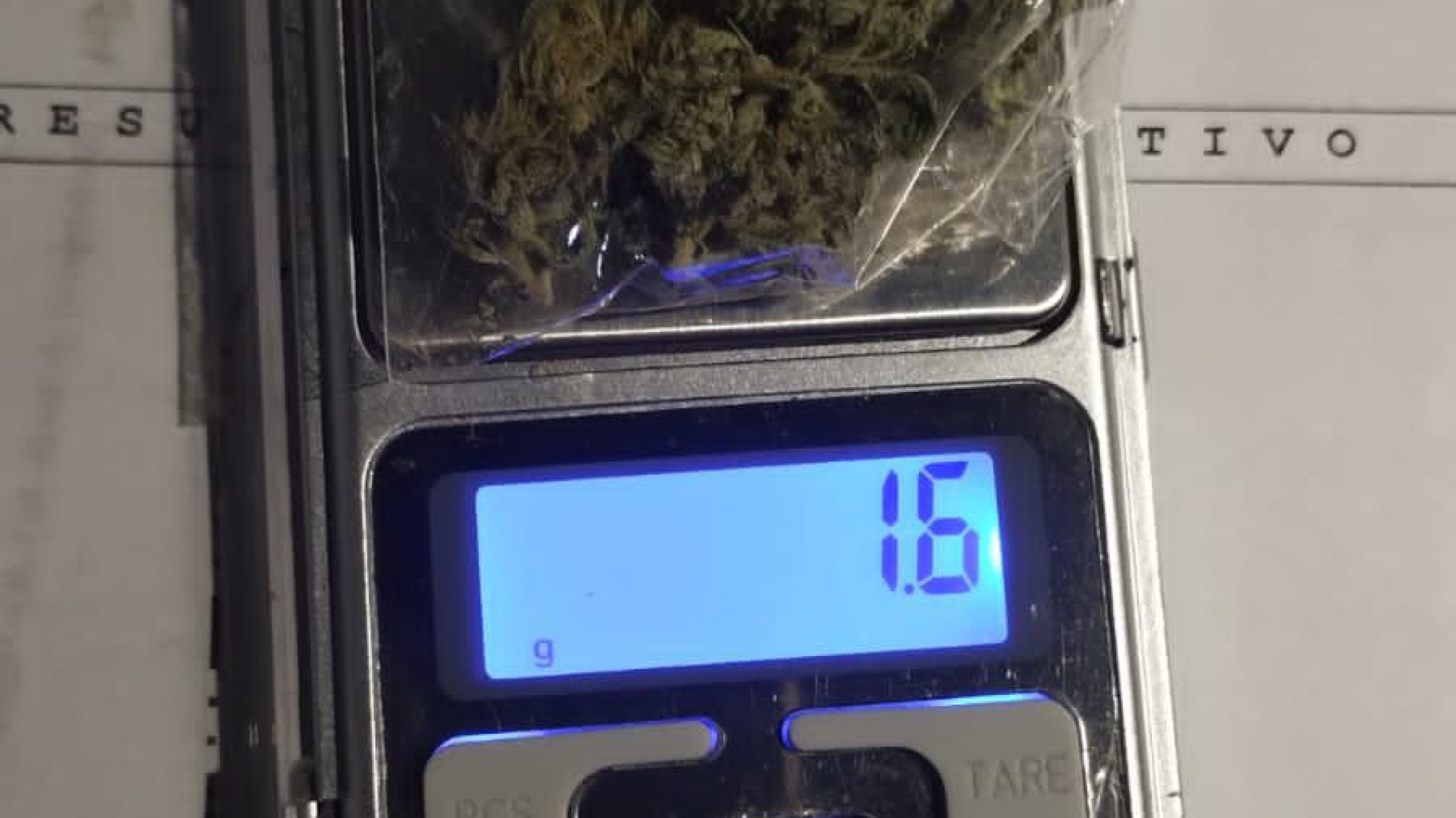 En medio de un control, a un joven le hallaron envoltorios de droga