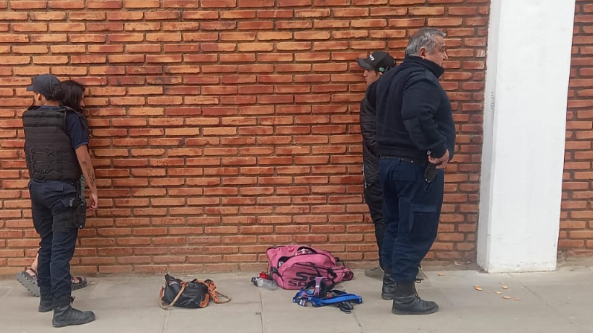 Denunció a pareja que robó en su local y al salir de la comisaría encontró los ladrones