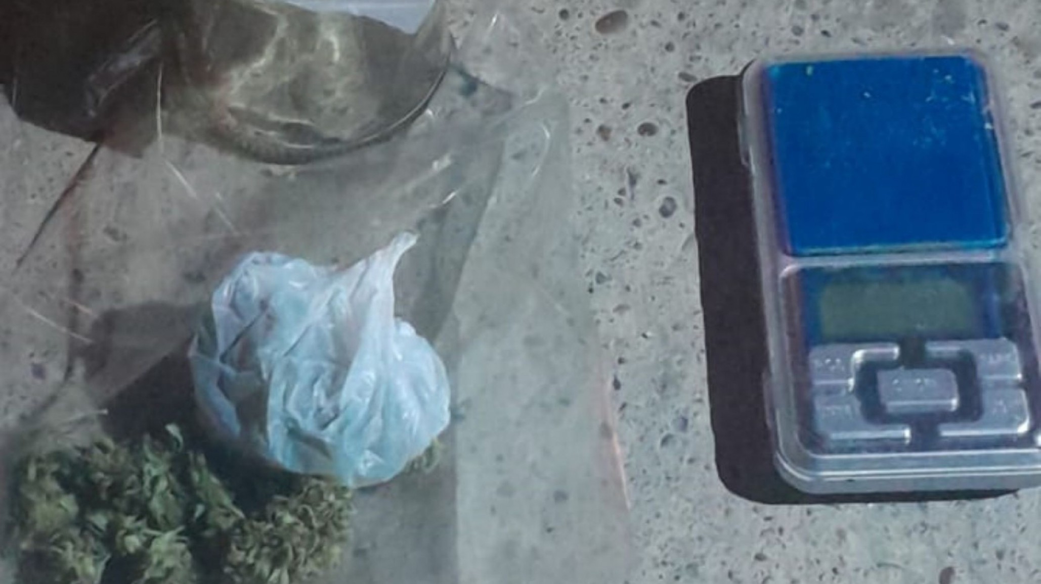 En recorrida preventiva encontraron a dos sujetos con droga