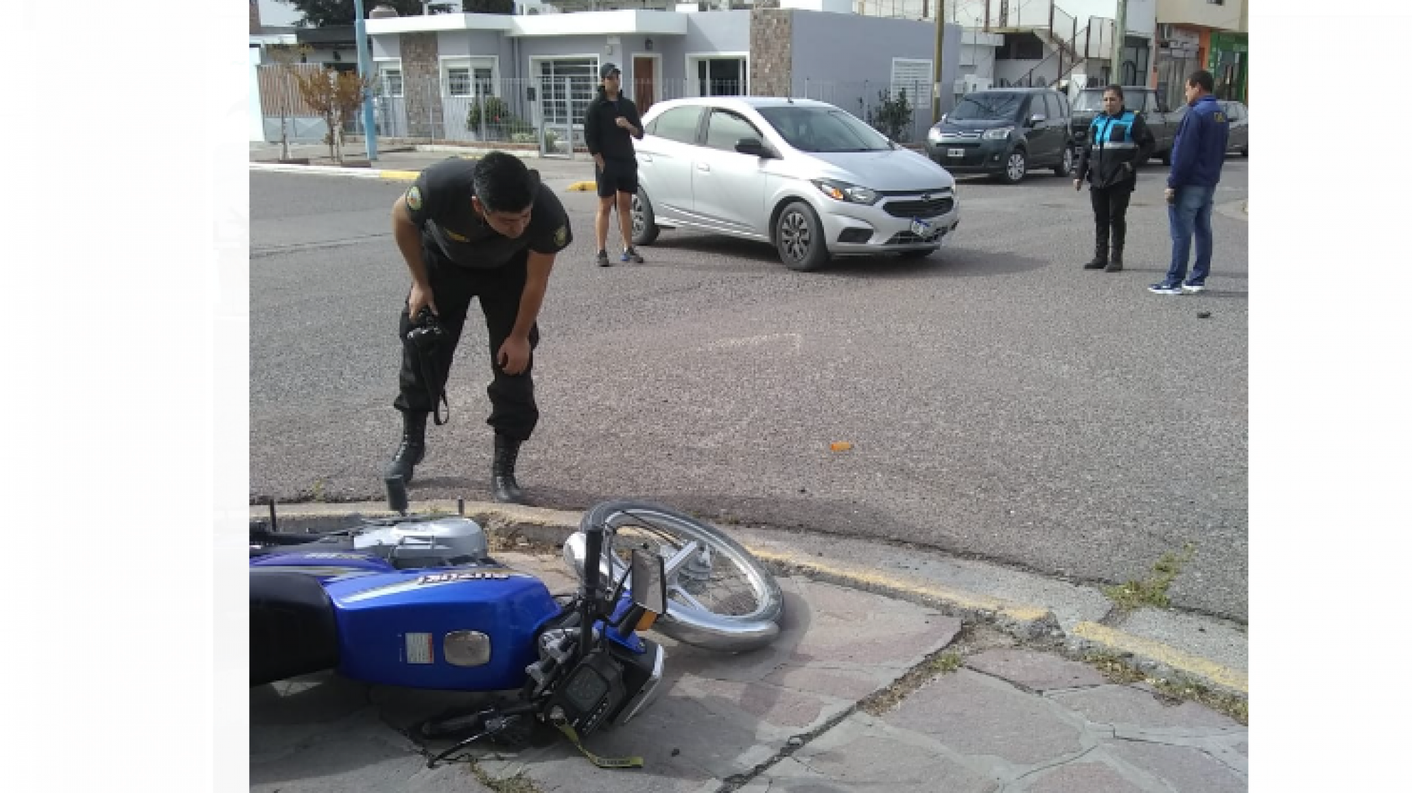 Tras un choque un motociclista de 52 años terminó lesionado