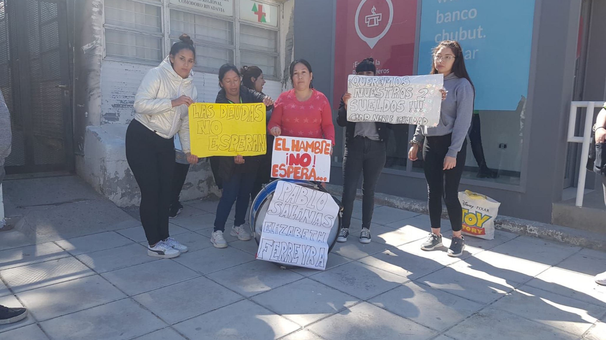 En el Hospital Regional, personal de limpieza reclama “pago de dos meses” a cooperativa