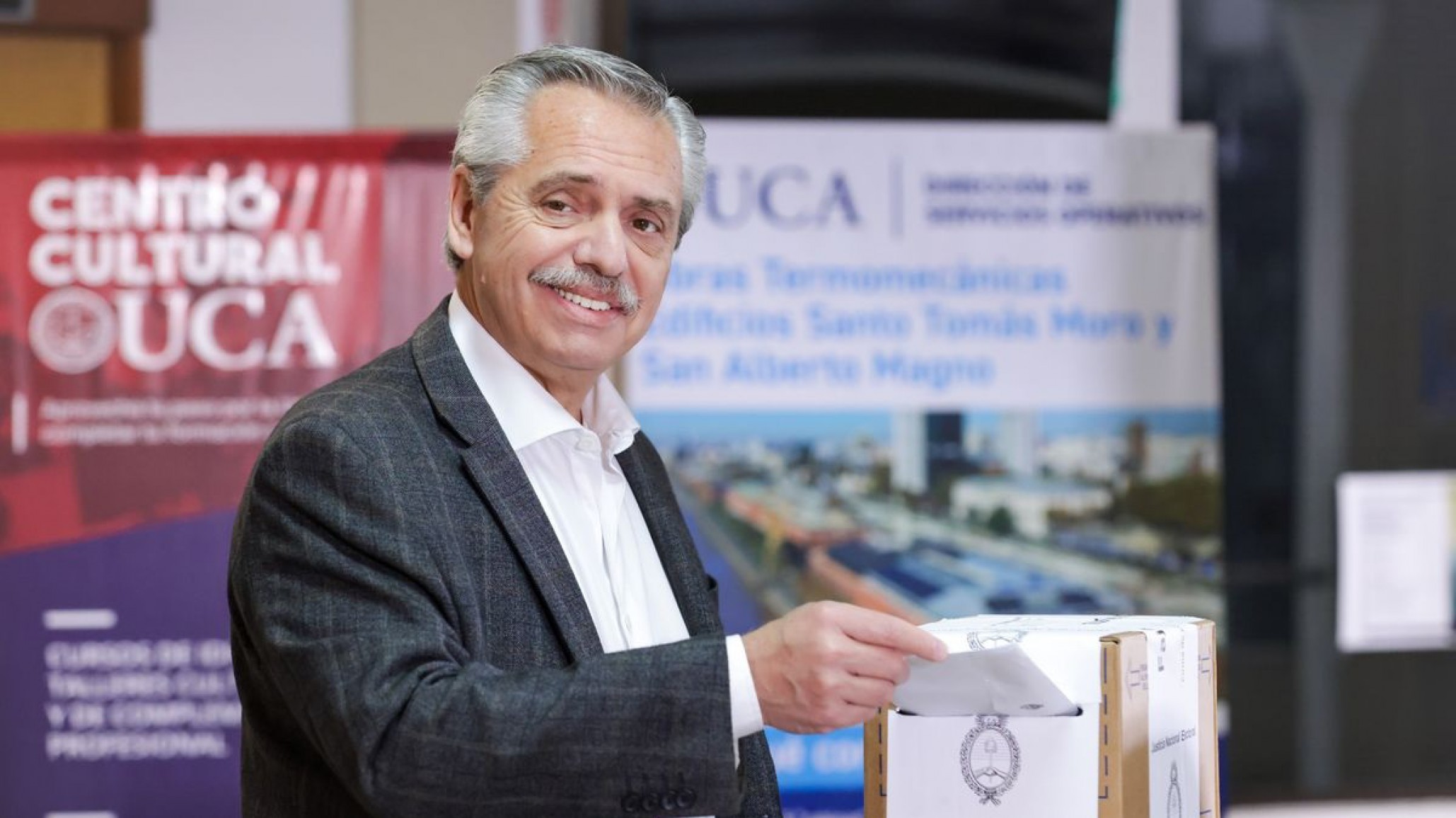 Alberto Fernández emite su voto y desea "lo mejor para todos los argentinos"