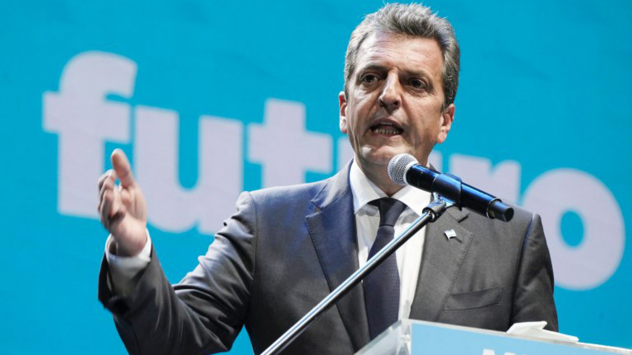 Último momento: Massa pide licencia "para facilitar la transición"