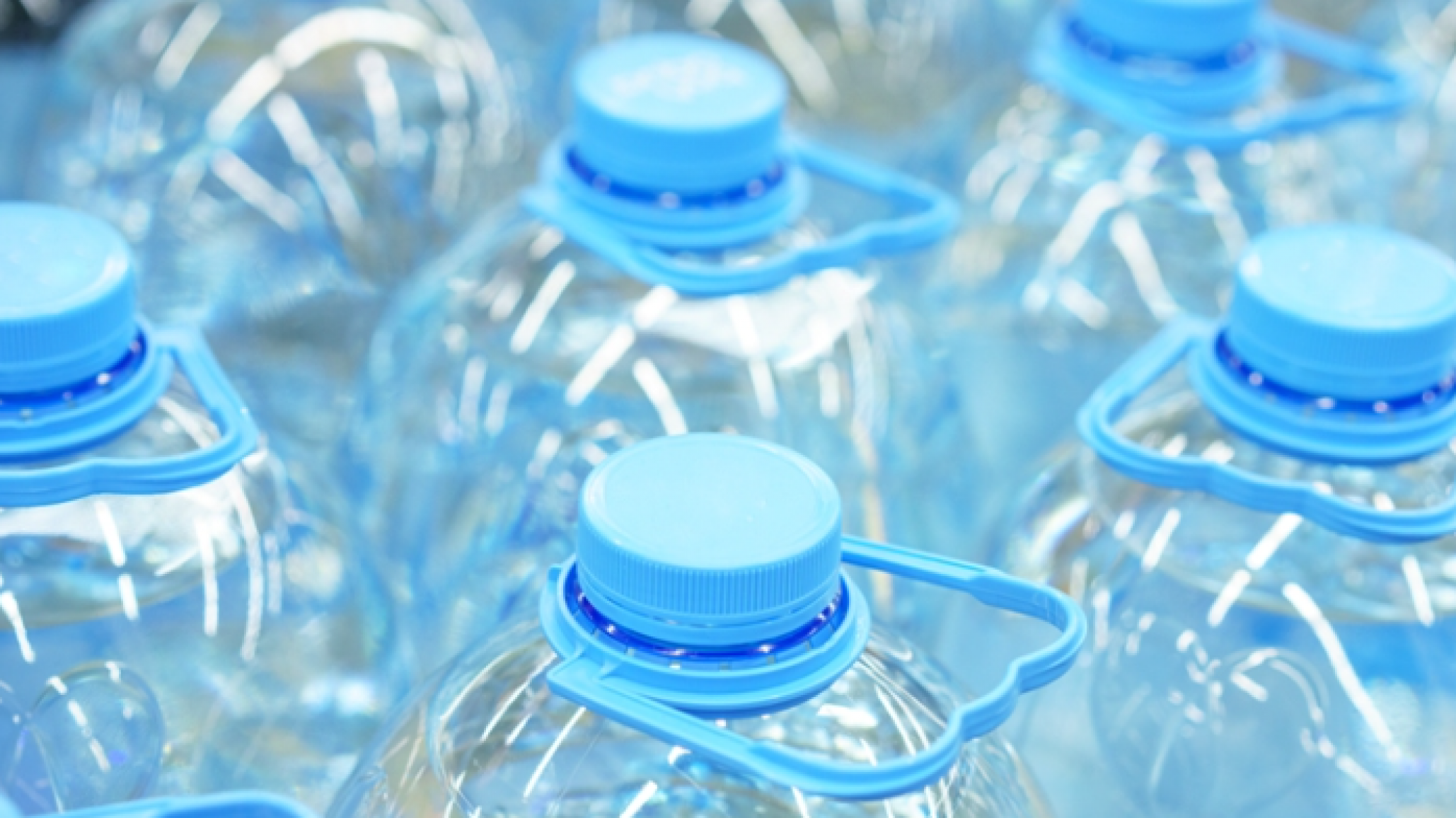 Vecinalista indignado por falta de agua "hay gente que no tiene para comprar un bidón de 5 litros"