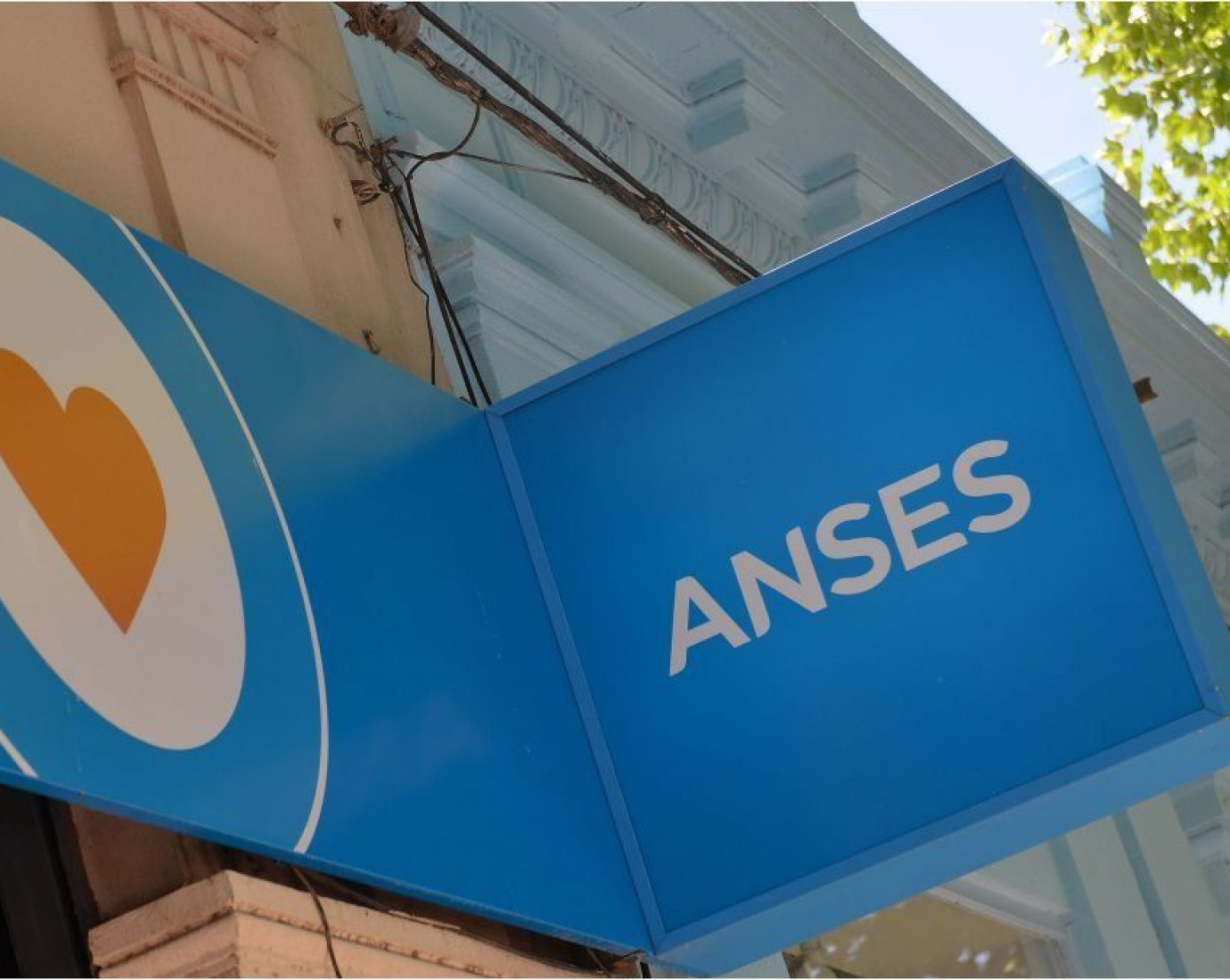 ANSES: Aumento en AUH y SUAF en abril ¿qué beneficiarios recibirán hasta $334.425?