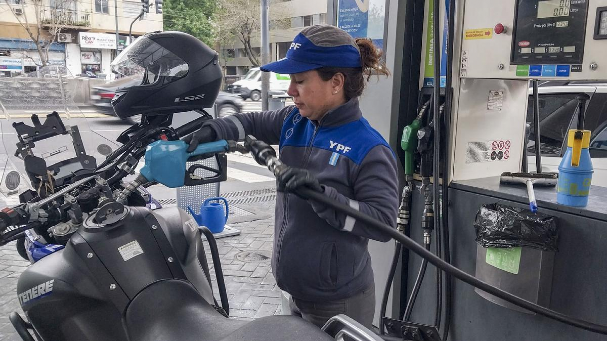 Arranca el fin de semana con un nuevo aumento de YPF: ¿A cuánto se va la nafta?