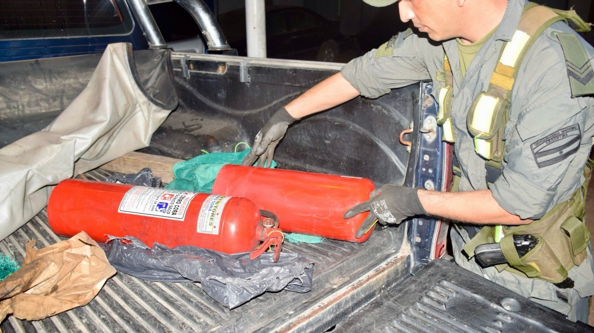 Incautan 21 kilos de ketamina escondidos dentro de dos matafuegos