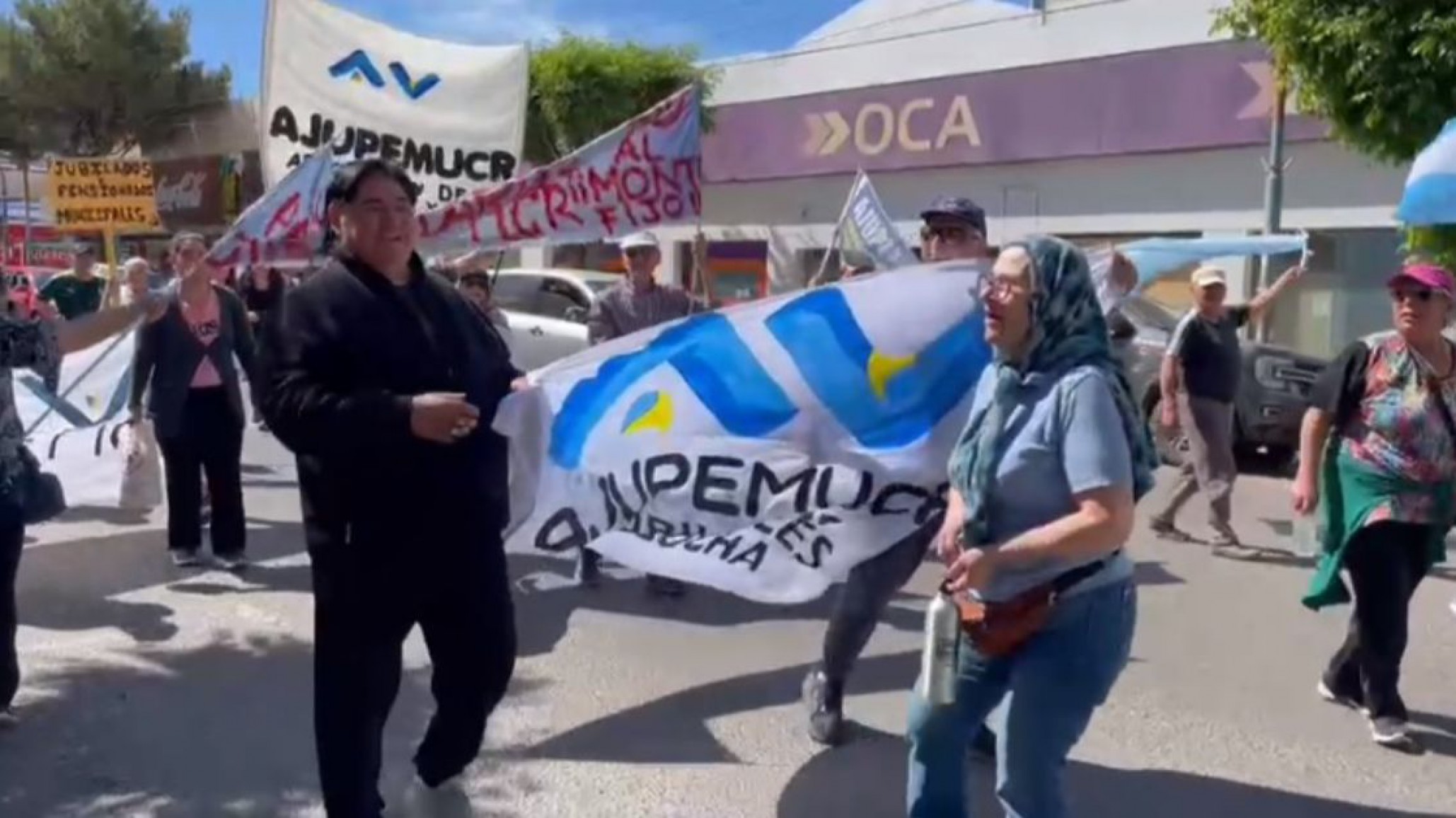 Insólito: Los jubilados municipales también reclaman un bono