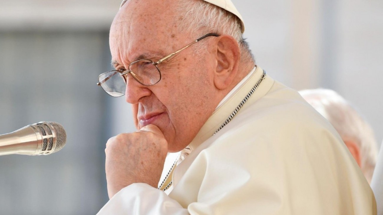 El Papa Francisco fue internado y continuará su tratamiento por bronquitis
