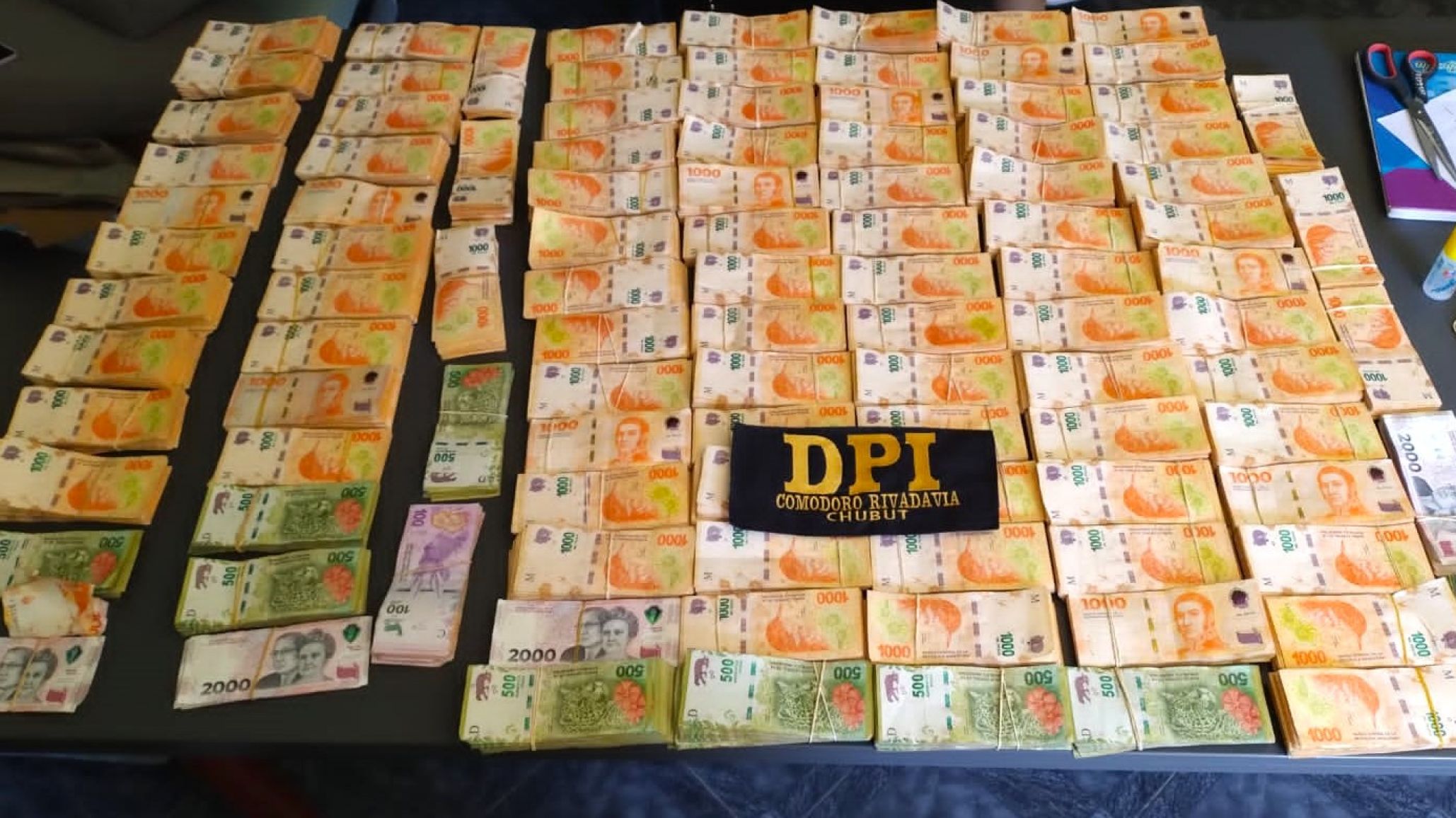 Incautan 11 millones de pesos en un megaoperativo por el robo de 100.000 dólares ocurrido en octubre