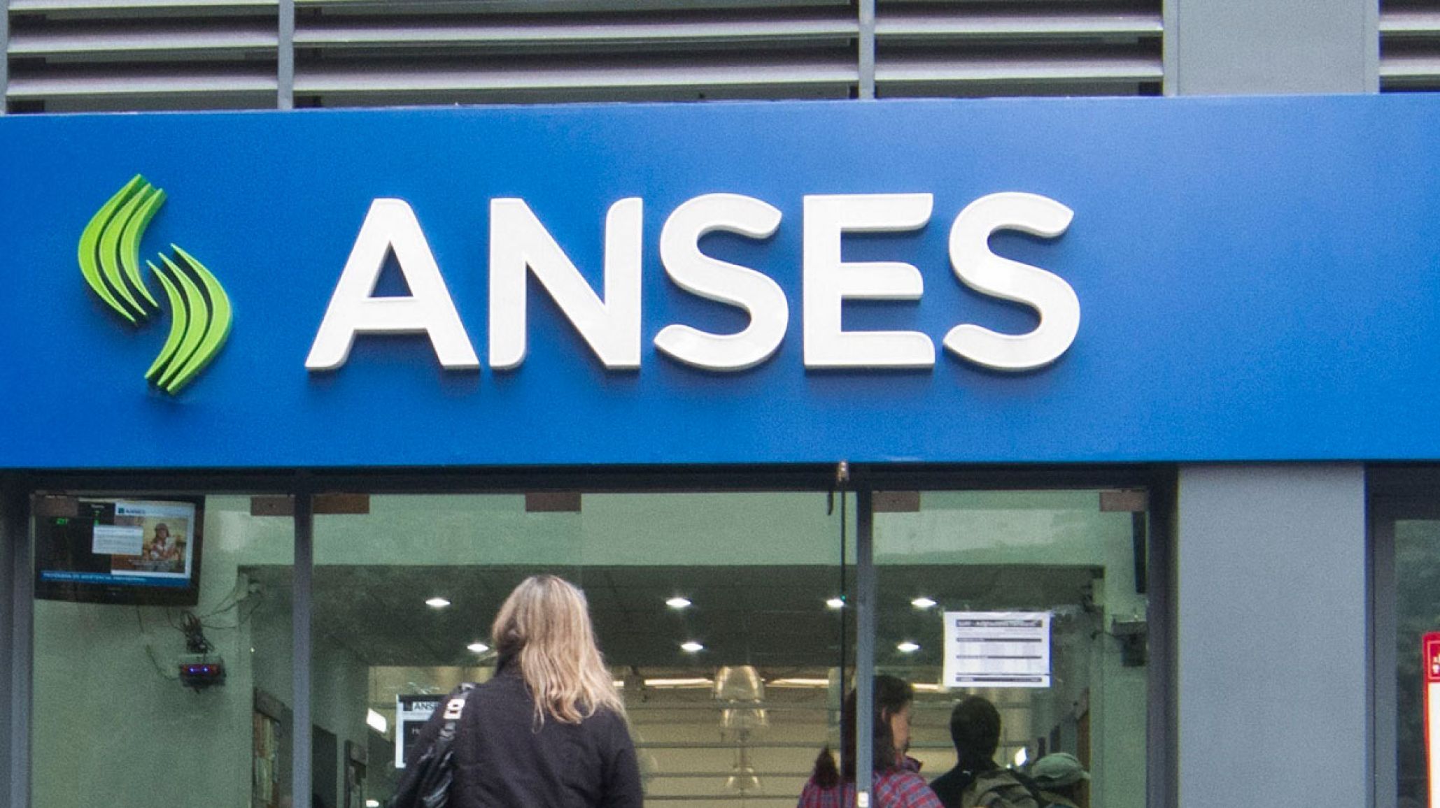 Titular de la ANSES bajo investigaci髇 por v韓culos con Boston Seguros y esc醤dalo de seguros