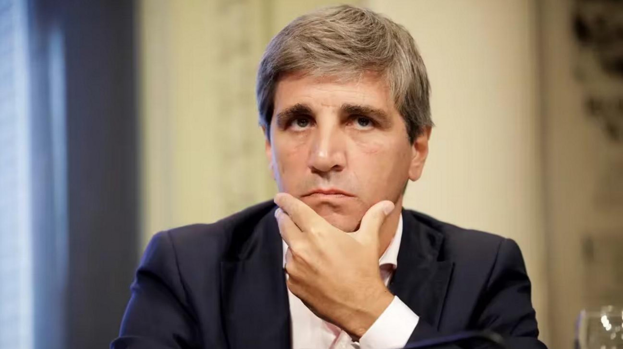 Luis Caputo absorberá el Ministerio de Infraestructura