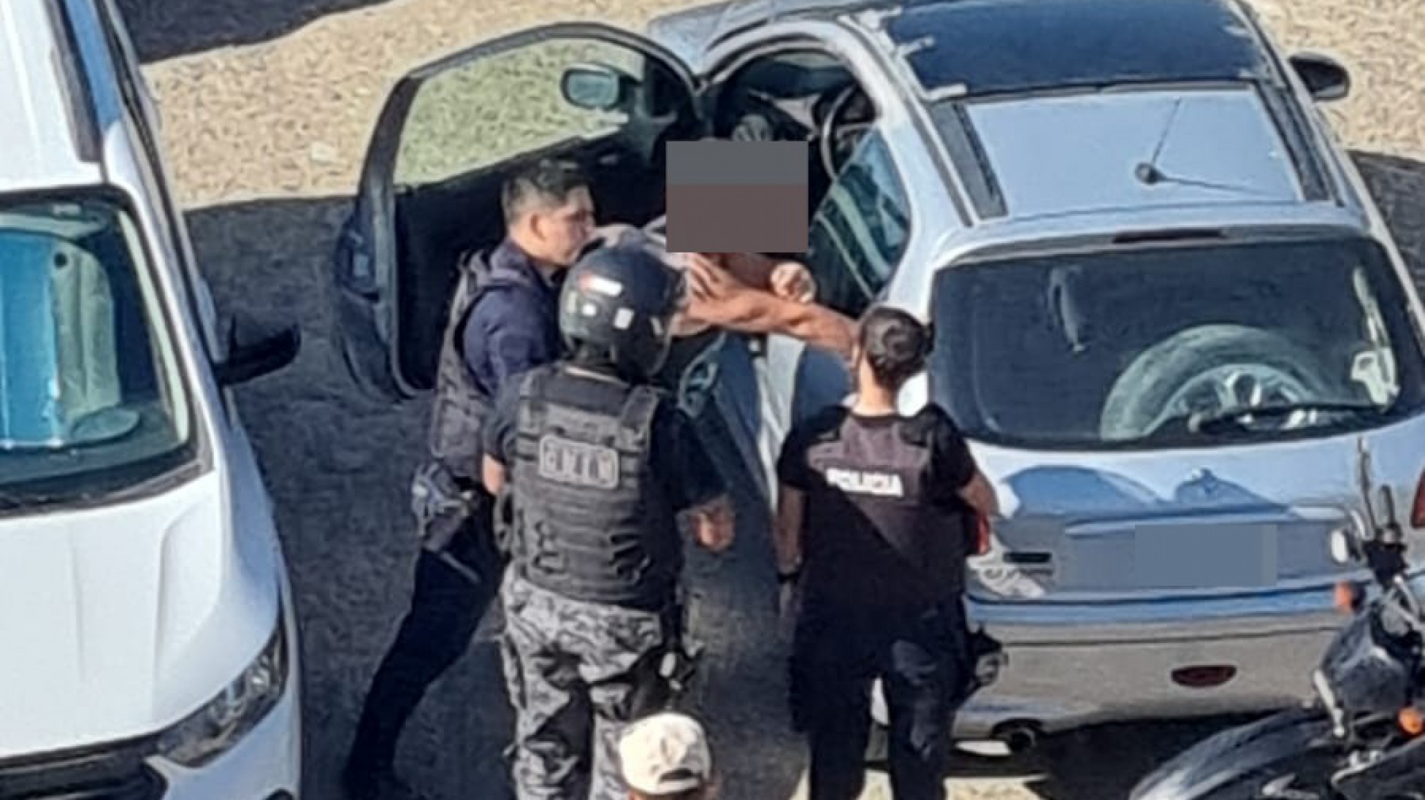 Lo atraparon robando una cubierta en el estacionamiento de AFIP