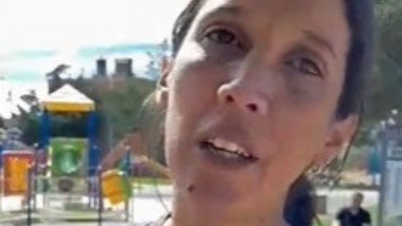 La madre del joven quemado dijo que su hijo está grave y pide justicia: "Los roció y les tiró antorchas encima"