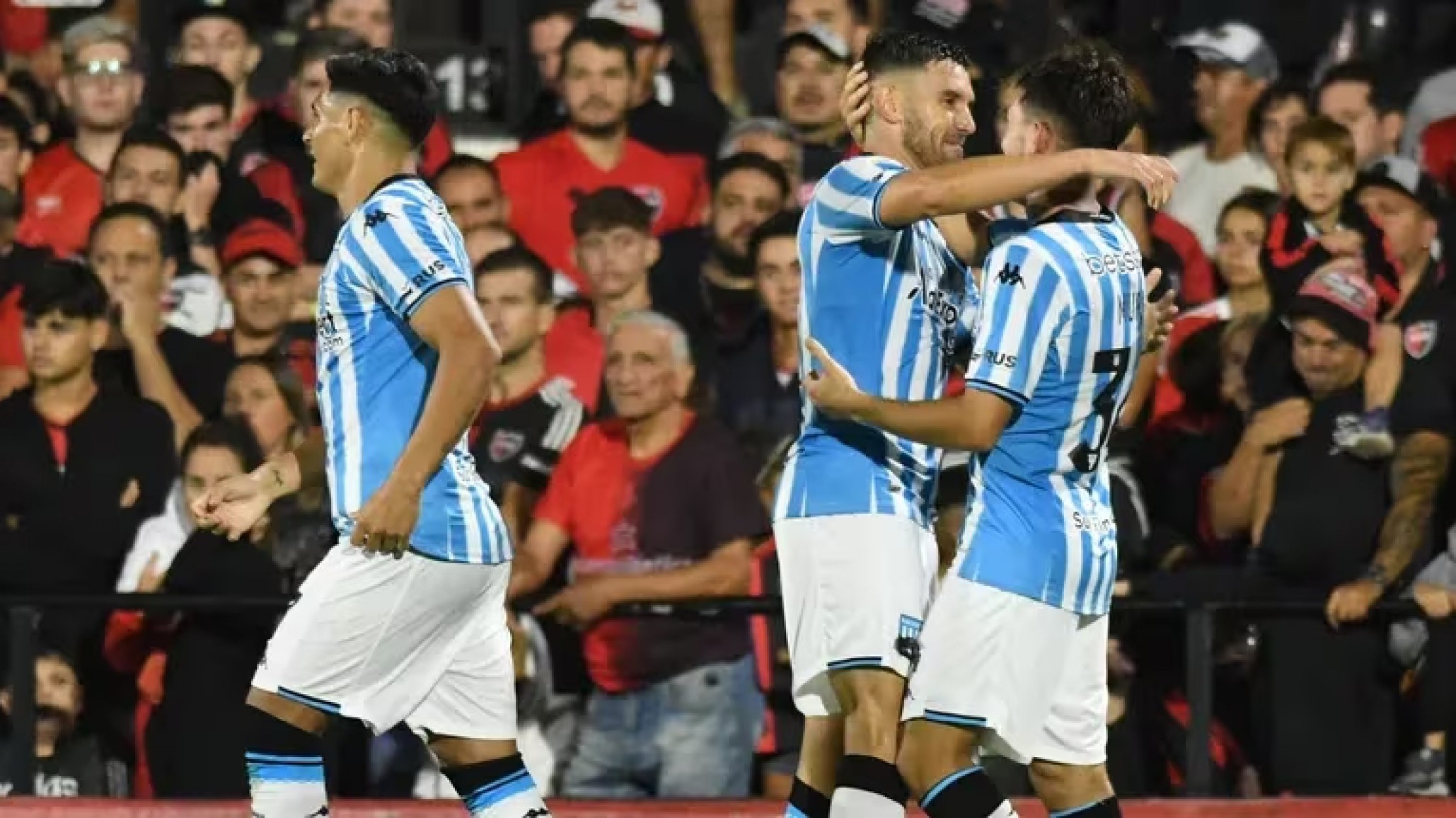 Racing goleó a Newell's 4-0 con doblete de Maravilla Martínez