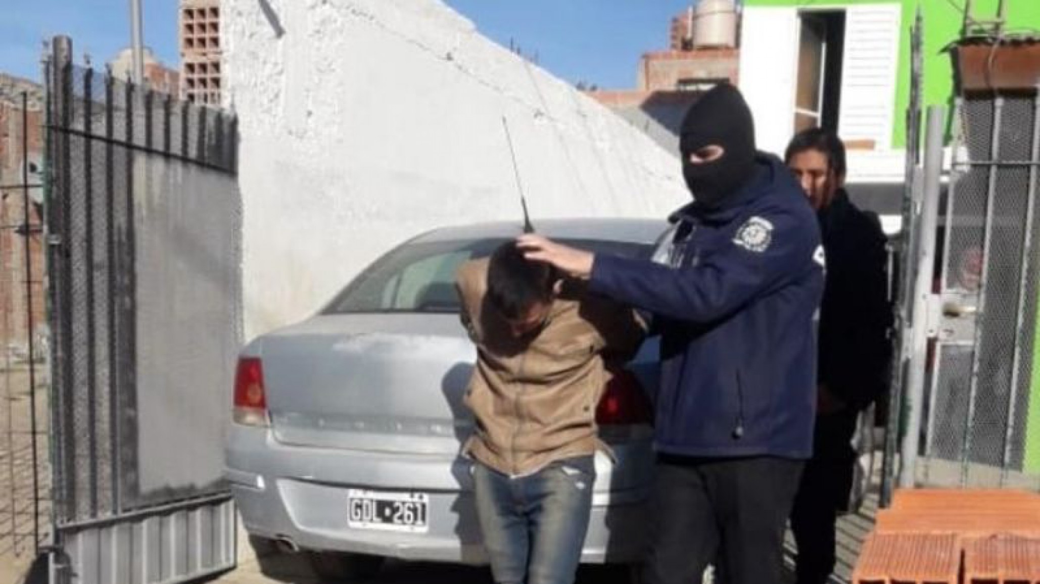 Se fue hace una semana con permiso y no volvió, acaba de ser detenido