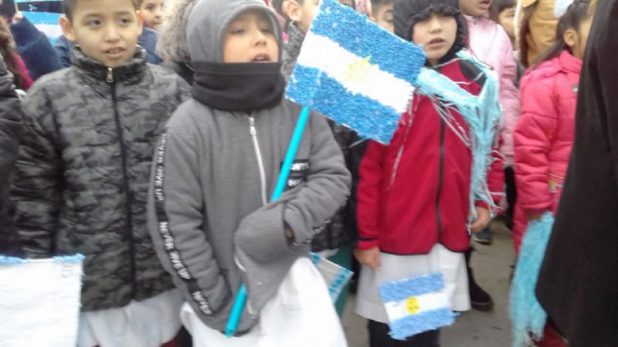 Desfile Cívico en Barrio 30 de octubre, participaron cientos de personas