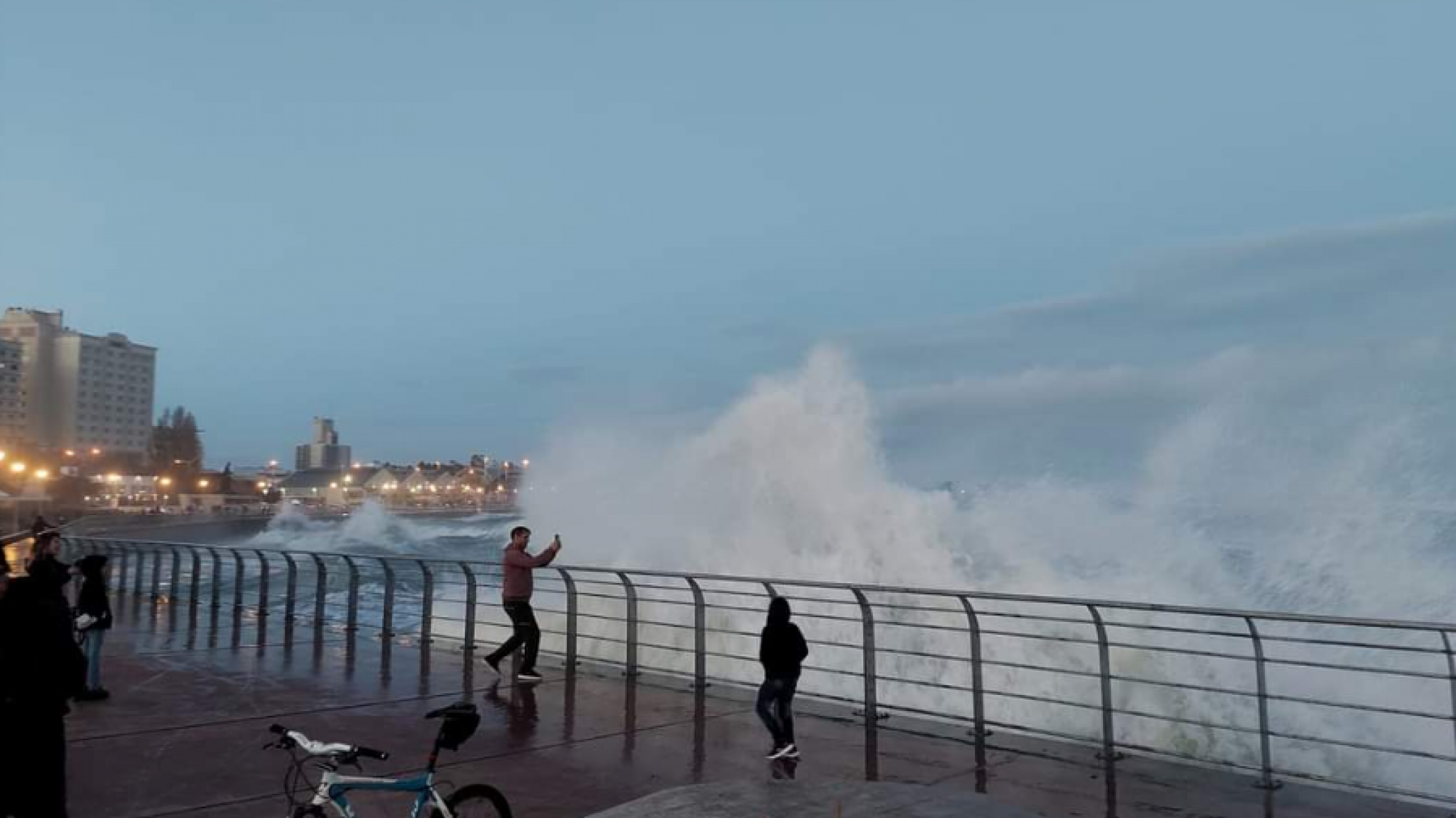 No habrá "olas gigantes" en Comodoro: la información es errónea