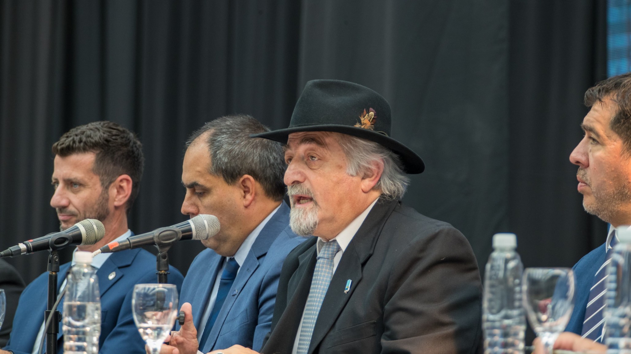 Macharashvili se refirió al pasivo ambiental generado por YPF y adelantó un proyecto para combatirlo