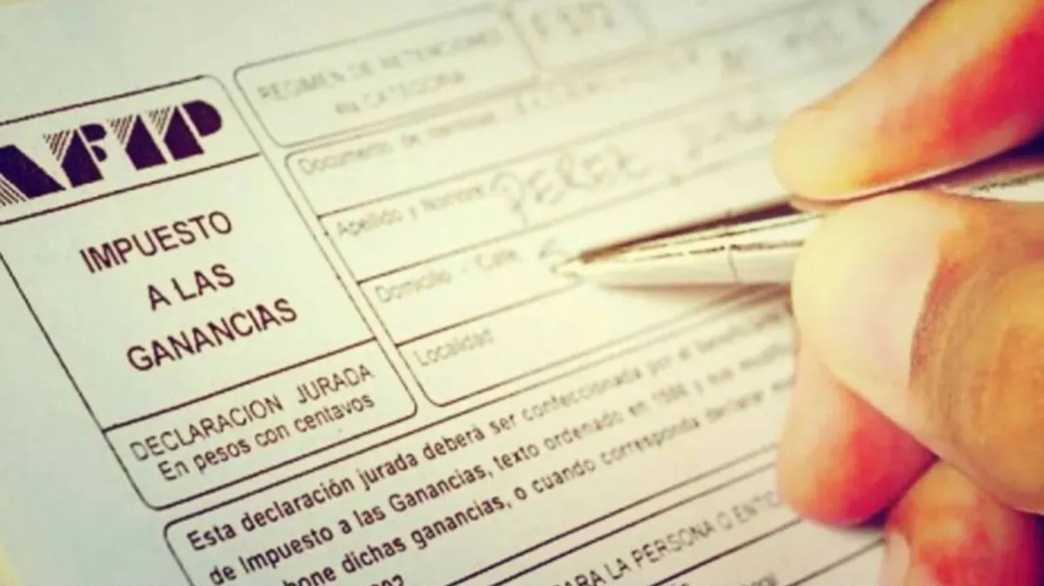 El gobierno nacional evalúa cobrar el Impuesto a las Ganancias de manera retroactiva