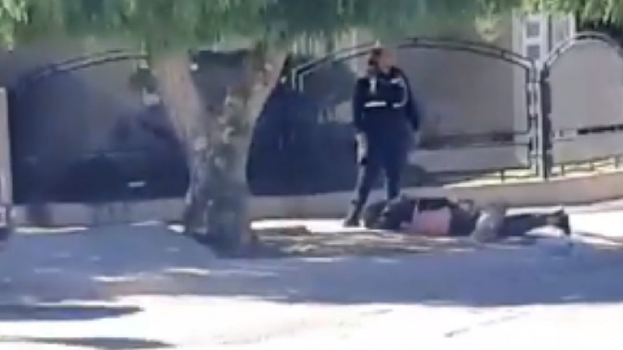 Rada Tilly: Se hicieron pasar por "Uber", armados entraron a robar a una casa y escaparon por los techos