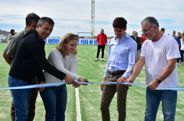 Chenque Rugby Club inauguró su cancha de césped sintético