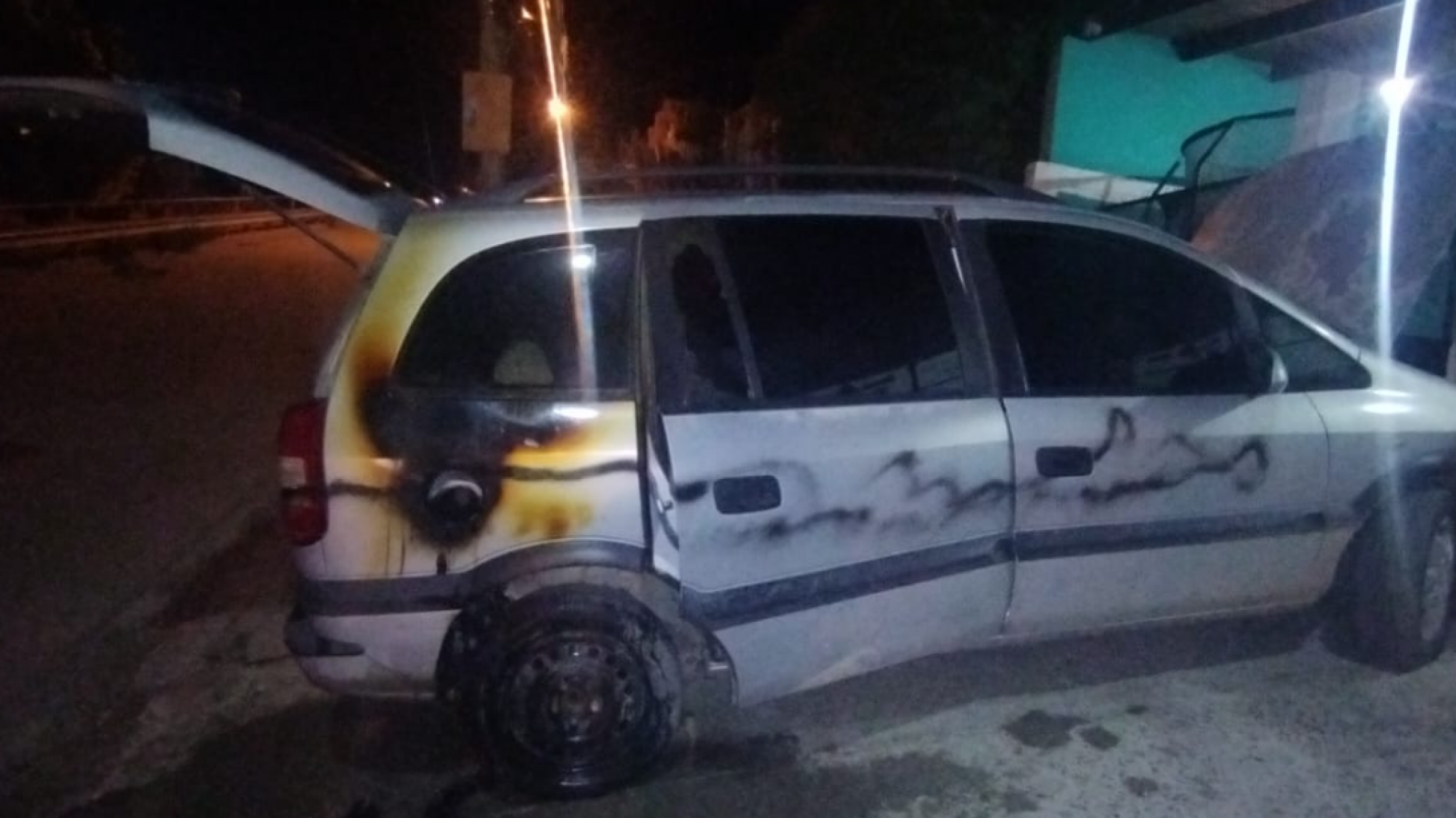 Dos vehículos fueron devorados por las llamas en la madrugada