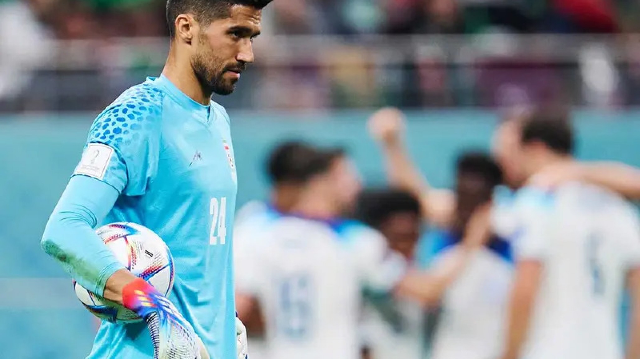 Un arquero de Irán fue suspendido por abrazar a una fan