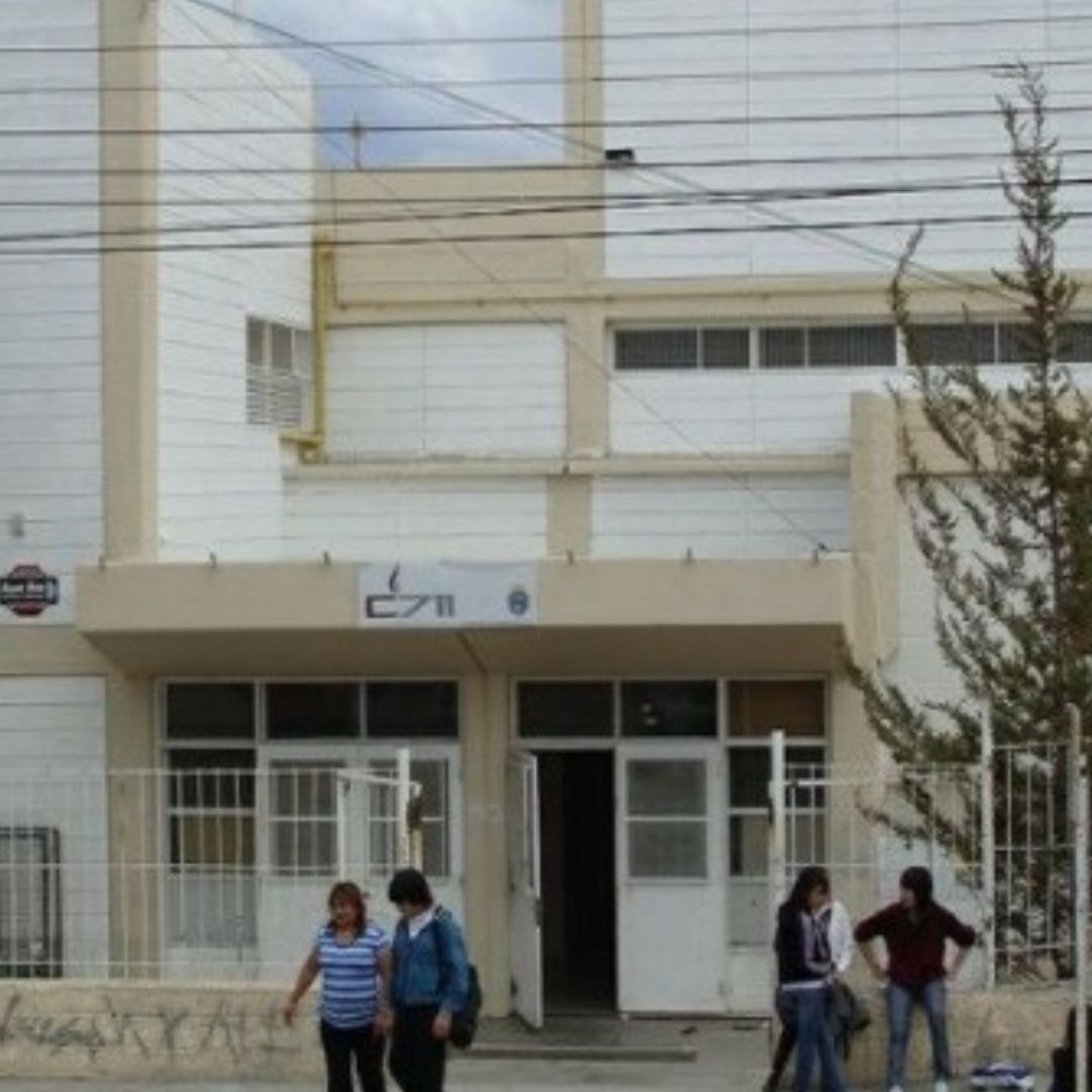 Escuela 711 suspende clases: "Un estudiante de la escuela fue asaltado y no sobrevivió al hecho"