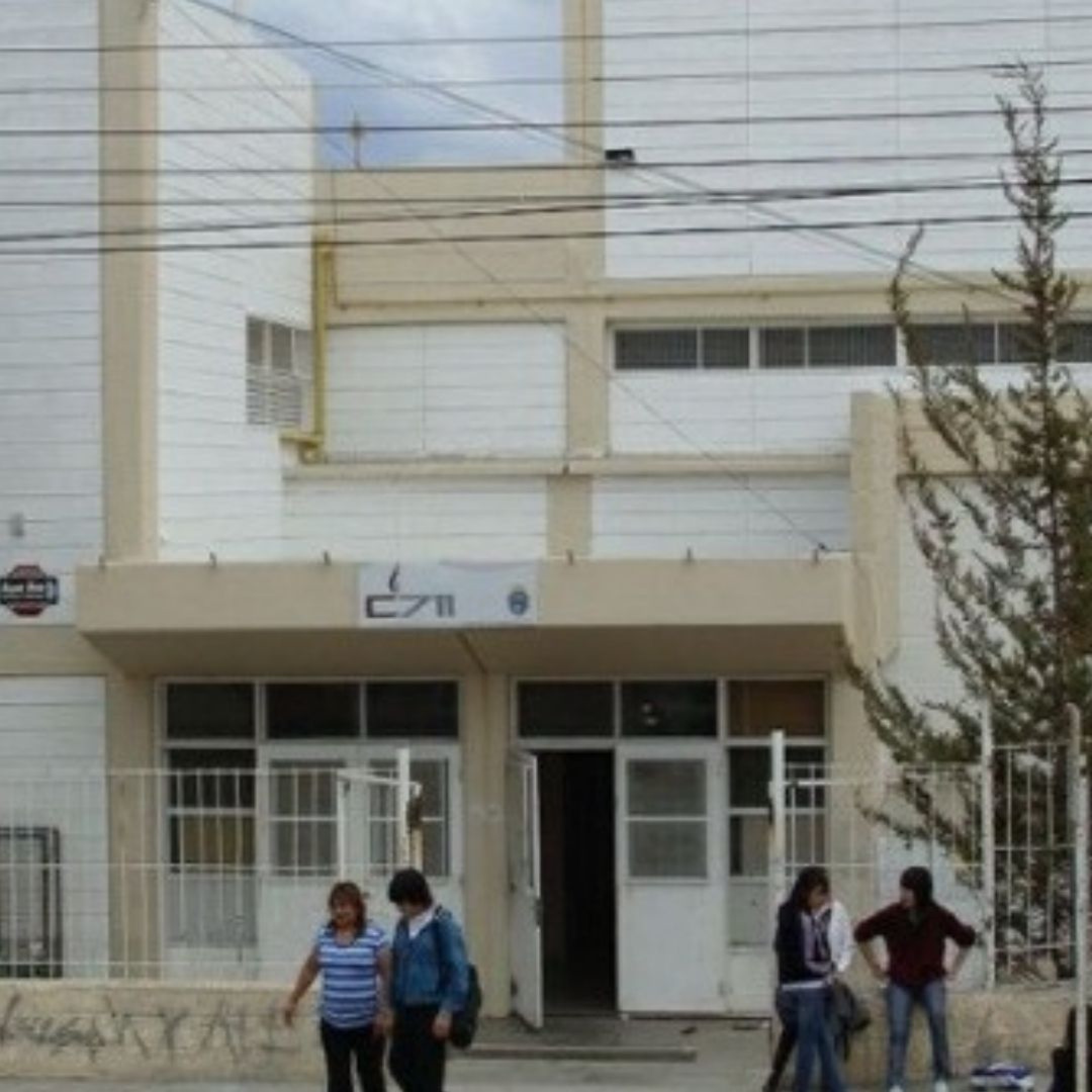 Escuela 711 suspende clases: "Un estudiante de la escuela fue asaltado y no sobrevivió al hecho"