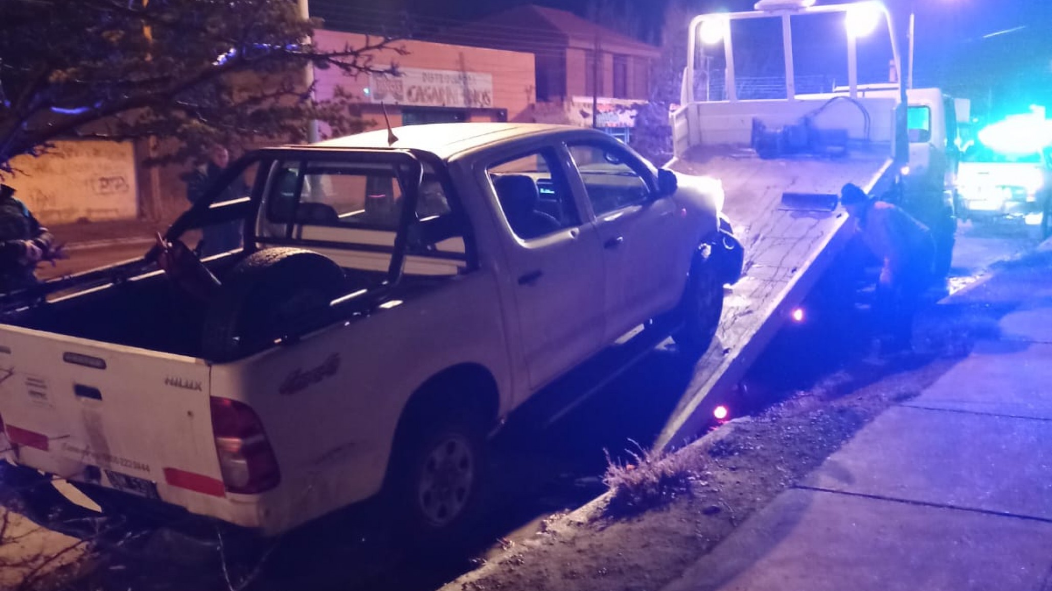 Septuagenario chocó un vehículo estacionado y estaba tan borracho que saturó el alcoholímetro