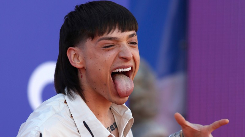 Tras la separación con Nicki Nicole, Peso Pluma se mostró con su nueva pareja