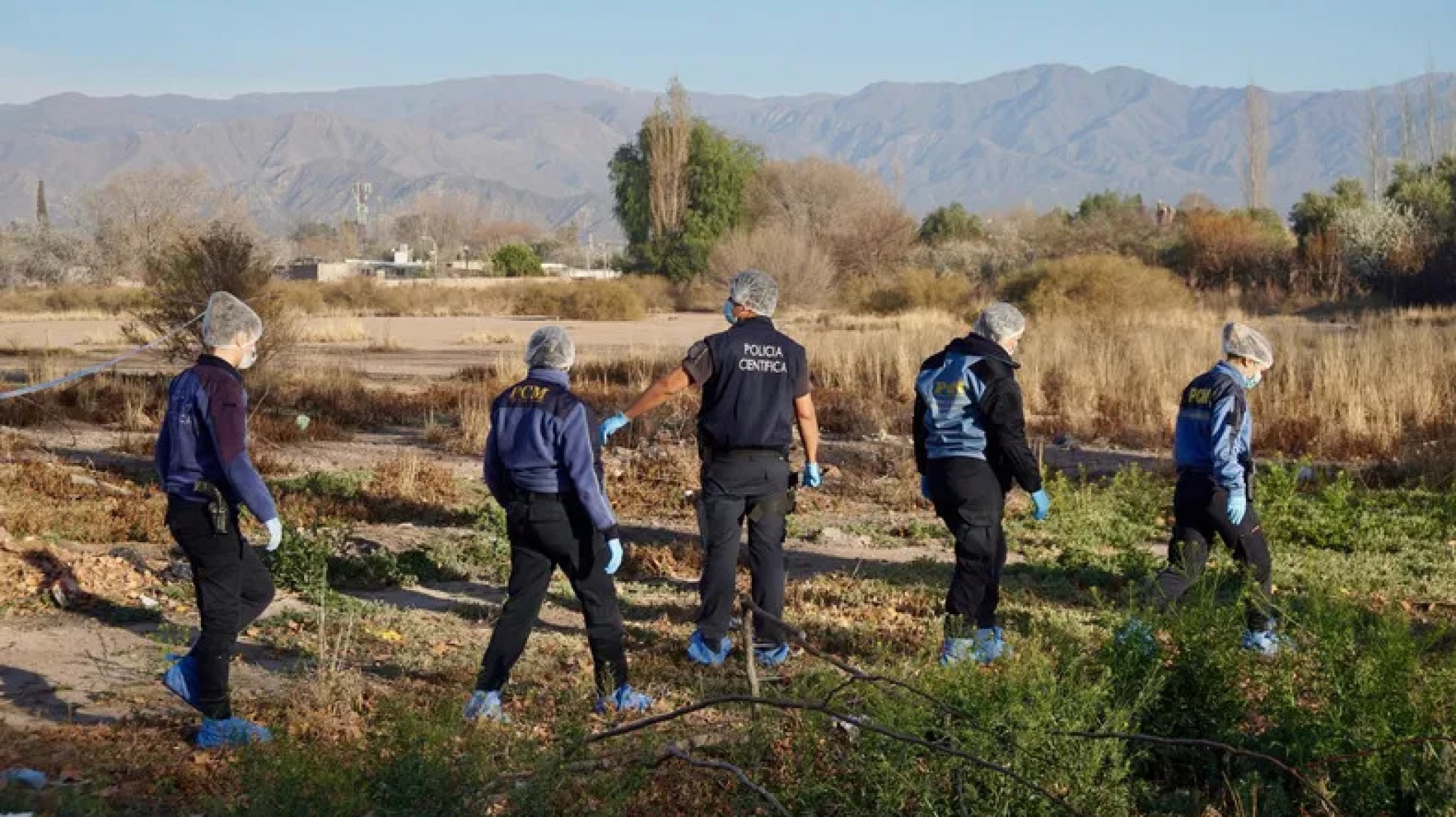 Encontraron el cuerpo de una mujer calcinado en un descampado