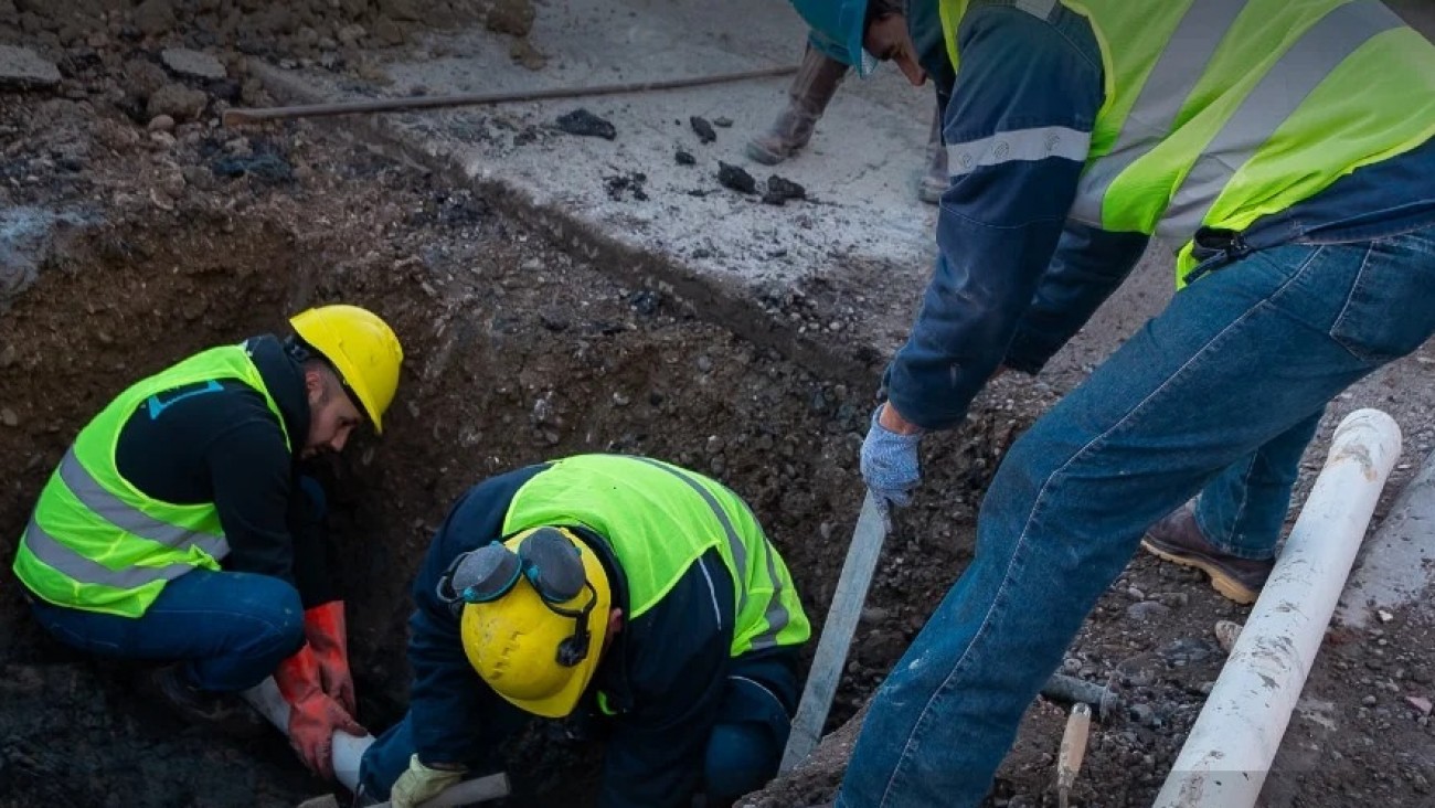 Habrá corte de agua en ocho barrios de zona sur y desvíos por obras