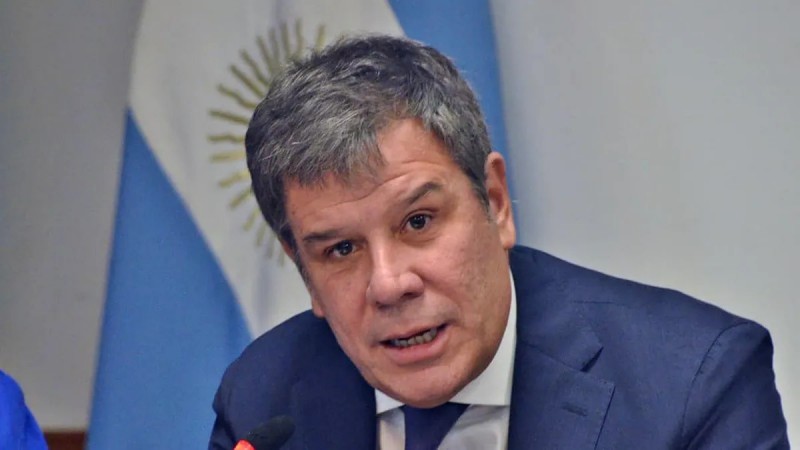 11 diputados de la UCR pidieron que se eche del bloque a los que apoyaron el veto del presidente Milei