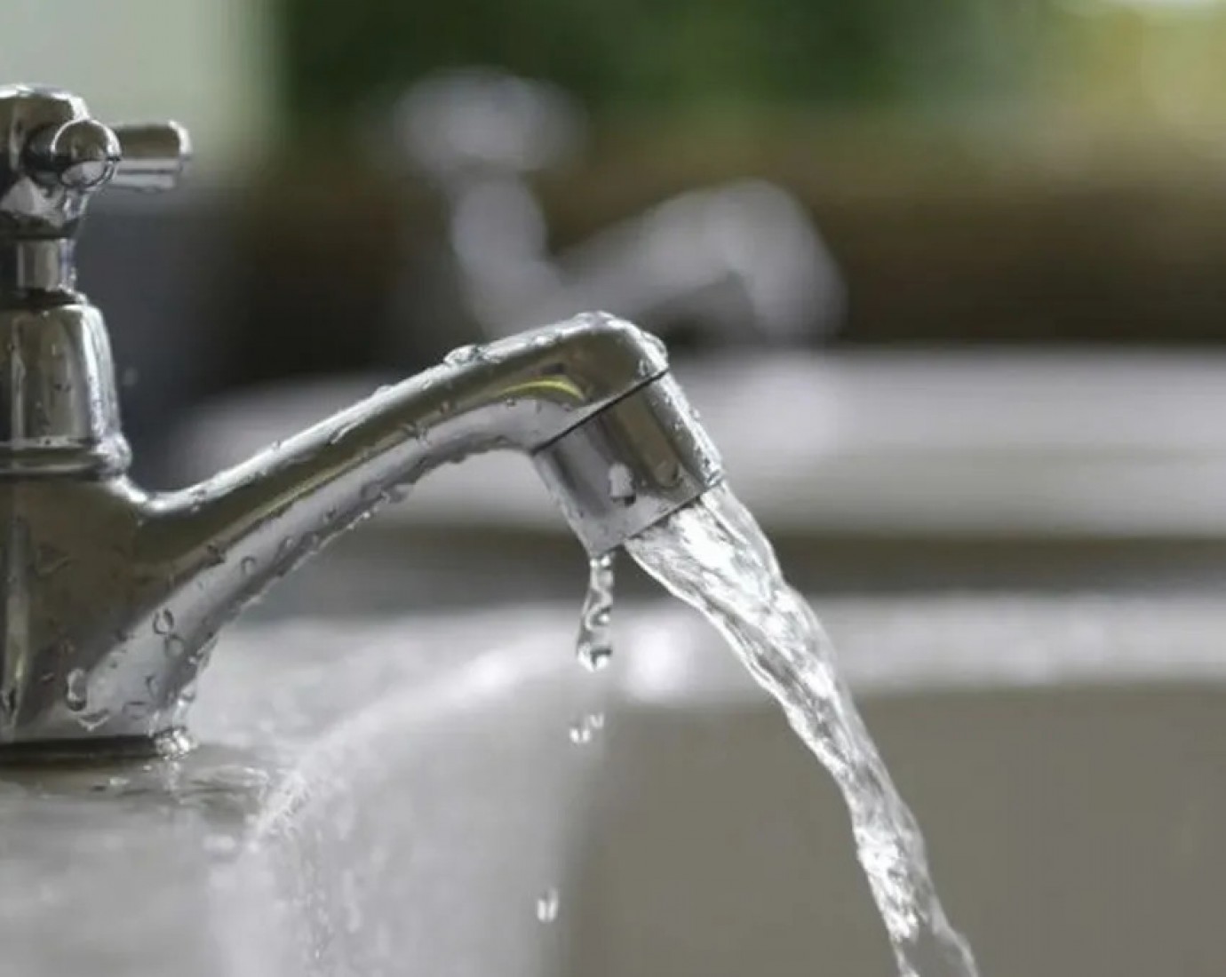 Avanzan las reparaciones del acueducto del '66: cambiaron los caños y continúan los trabajos