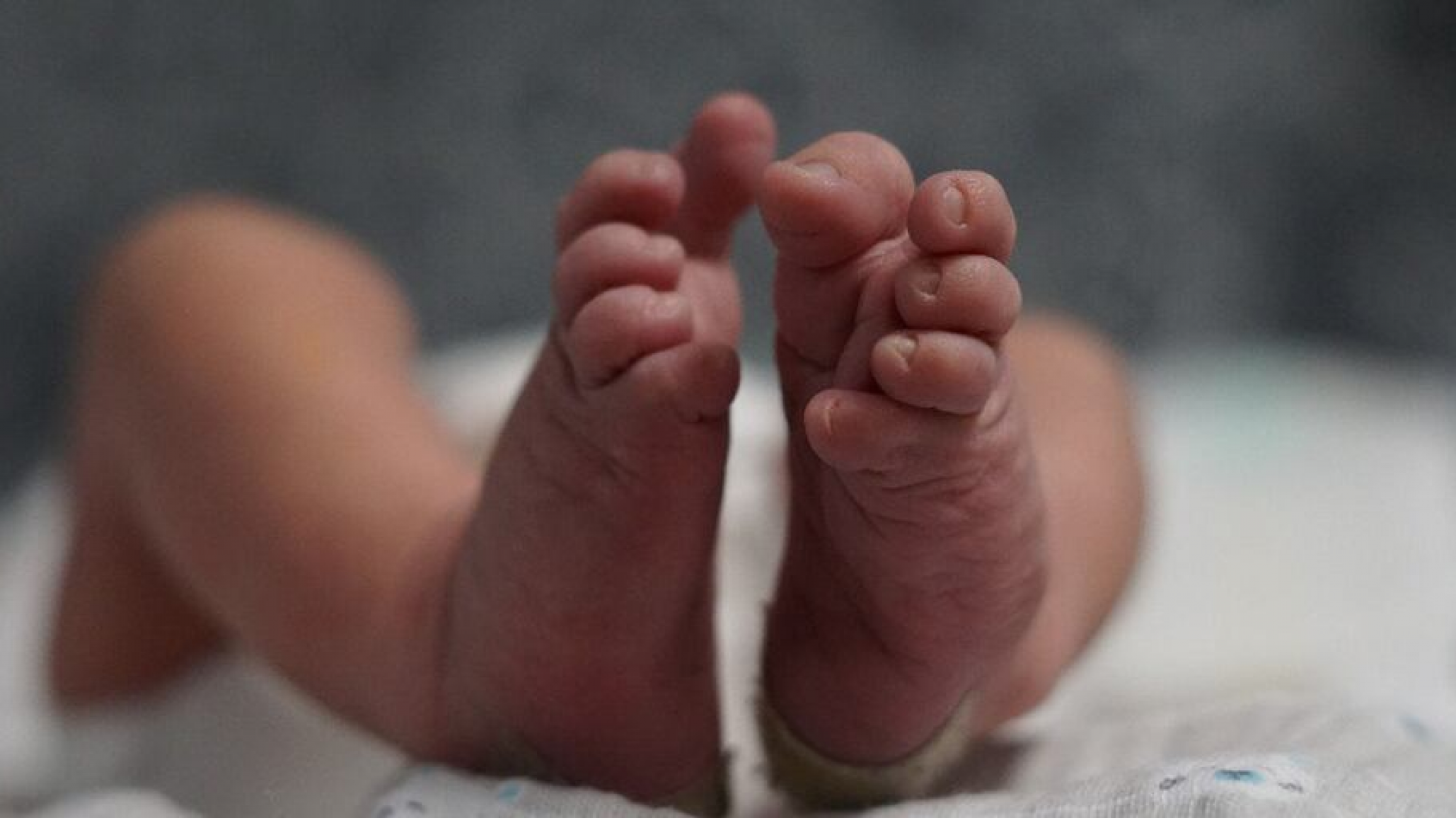 Tragedia: Un bebé murió al caer de un balcón mientras jugaba con un andador