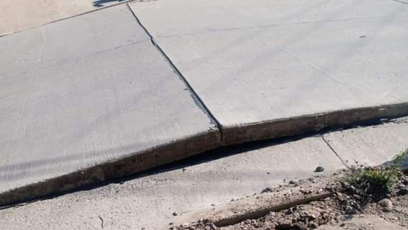 Vecinalista de Sismográfica :"El pavimento se levantó y hay un buraco"