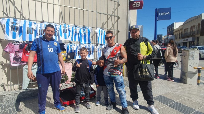 Chalecos para ambulantes: "Queremos que la gente nos conozca y sepa que somos vendedores identificados"