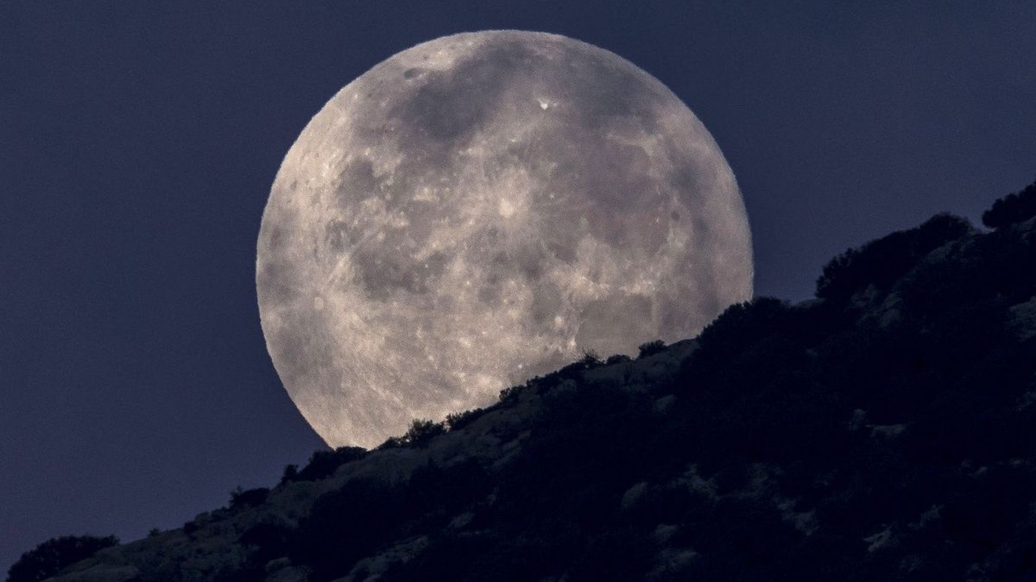 La Luna del Cazador ilumina el cielo argentino este jueves 17 de octubre