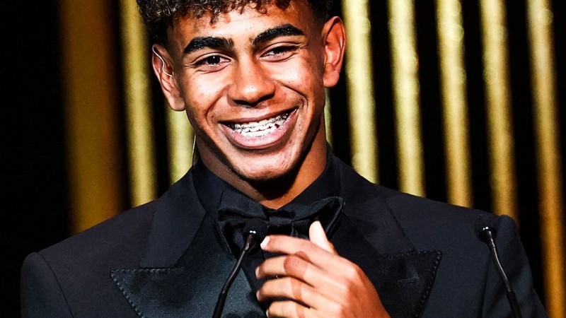 Lamine Yamal, el prodigio del Barça, se lleva el Trofeo Kopa a sus 17 años