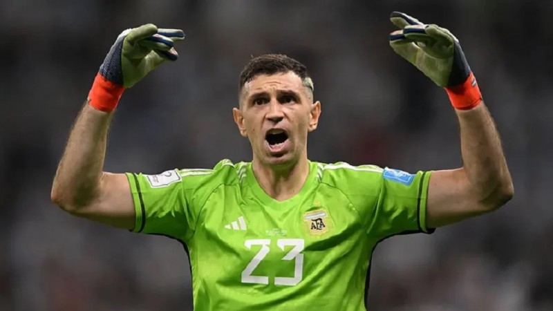 Dibu Martínez vuelve a la Selección y Scaloni sorprende con nuevas convocatorias