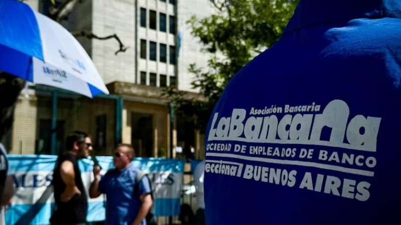 Bancarios en alerta: denuncian cierres, advierten por despidos y no descartan medidas de fuerza