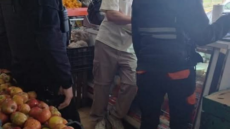 Clausuraron una verdulería por venta de pirotecnia y otras irregularidades