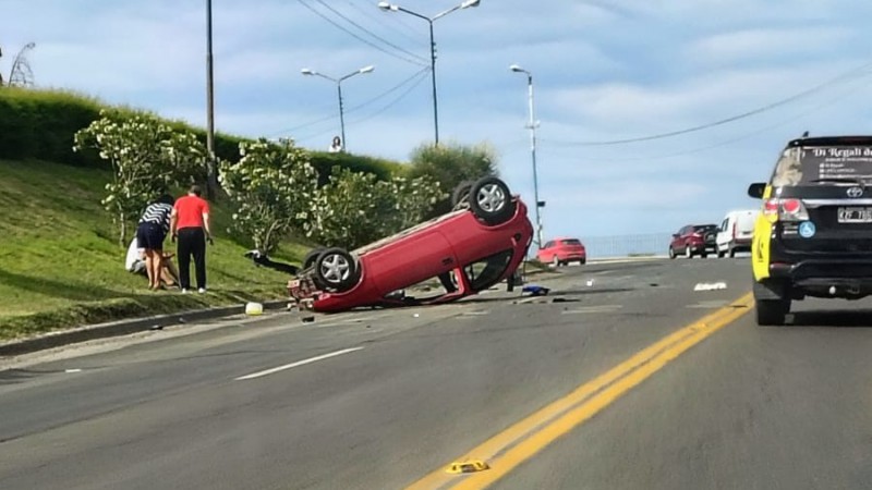 Vuelco en la curva del Chalet Huergo