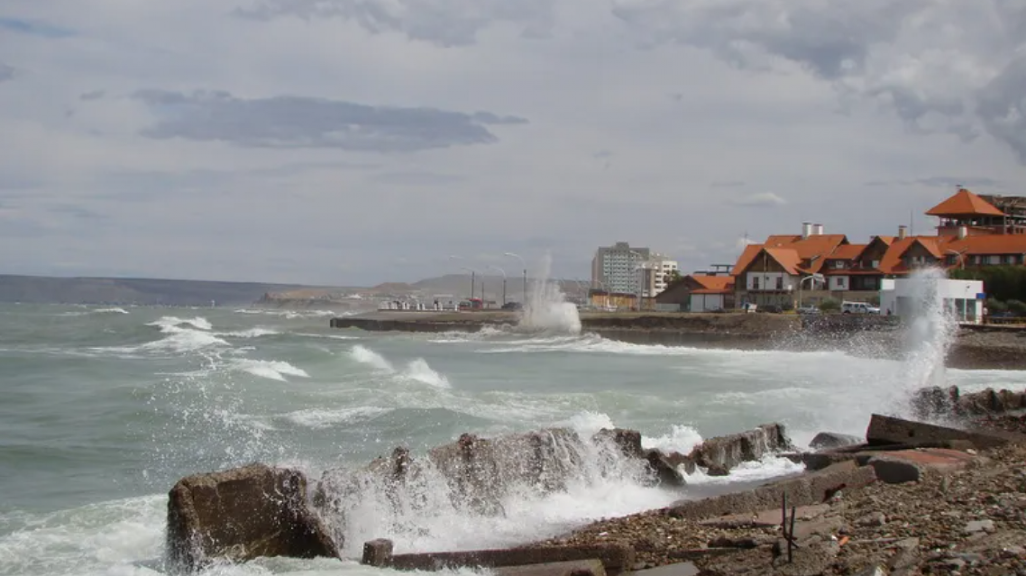 Para lo que resta del miércoles se espera: viento, nubes y descenso de temperatura
