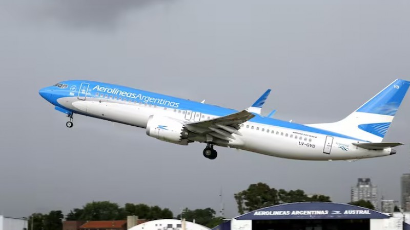 Un avión de Aerolíneas Argentinas debió aterrizar de emergencia en el Aeropuerto