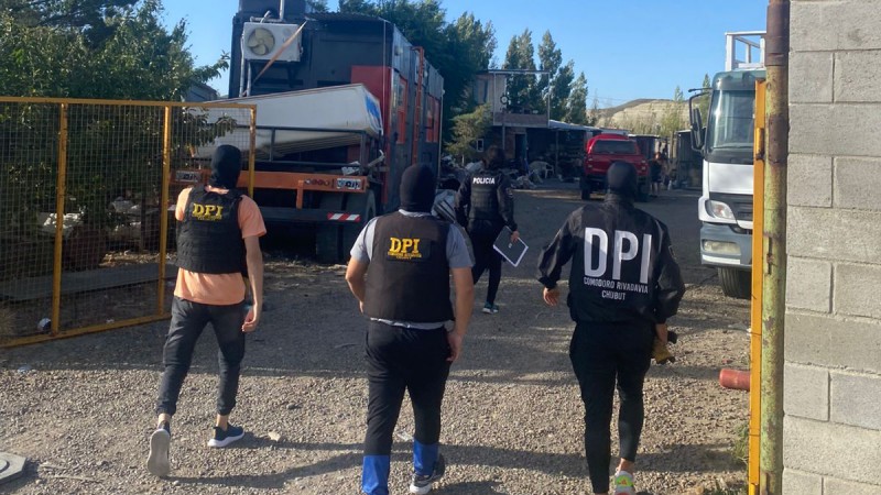 Secuestraron 1.500 kg de cobre, armas y dinero en dos allanamientos