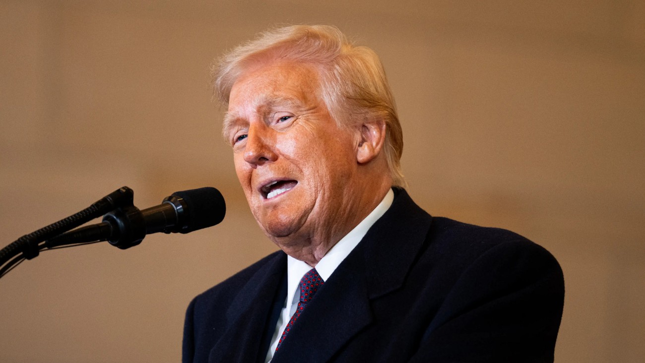 Trump desata polémica al mostrarse como Papa en una imagen generada por IA